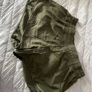 Lululemon Hotty Hot 2.5" shorts